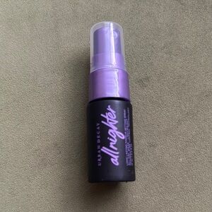 Urban Decay Makeup Setting Spray Black and Purple